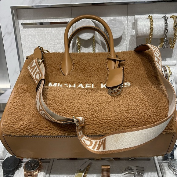 Michael Kors Medium SHEARLING MIRELLA Tote
Shoulder Bag 
Deer Multi
NWT - Picture 5 of 16